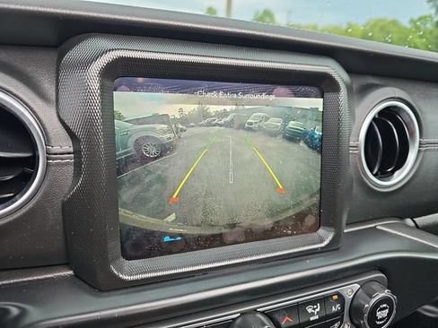 Used 2022 Jeep Wrangler Unlimited Sahara w/ Cold Weather Group AWD/4WD image 27