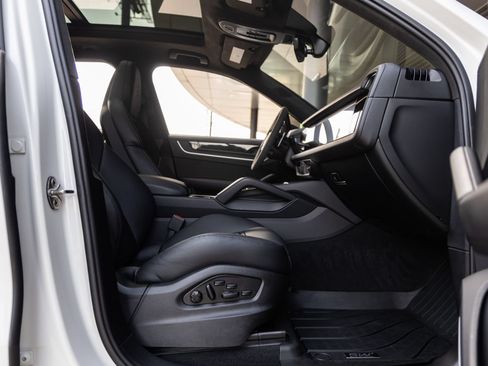 Certified 2025 Porsche Cayenne GTS AWD/4WD image 45
