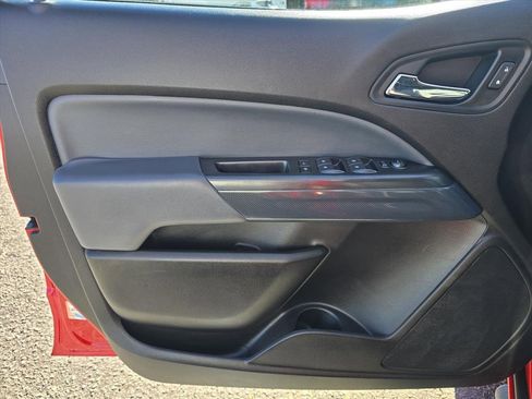 Used 2019 Chevrolet Colorado Z71 image 9