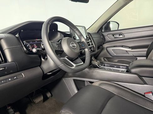 Used 2024 Nissan Pathfinder SL w/ SL Premium Package FWD image 15