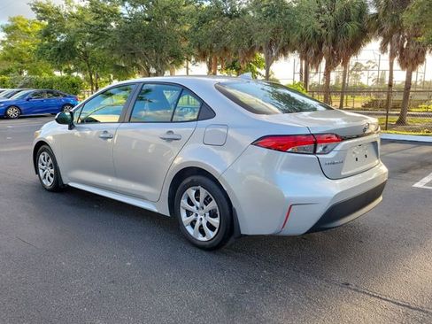 Used 2025 Toyota Corolla LE image 4