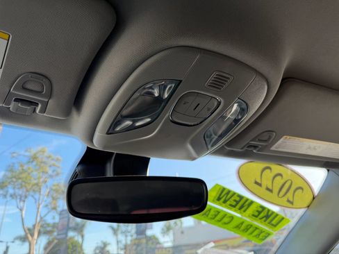 Used 2022 Jeep Compass Latitude FWD image 15