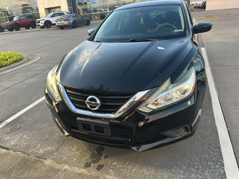 Used 2017 Nissan Altima 2.5 S w/ Power Driver Seat Package FWD image 2