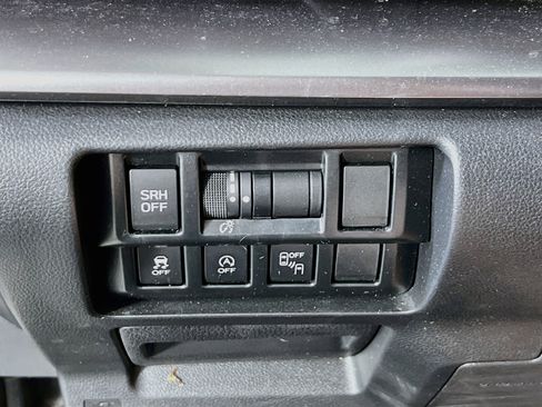 Used 2023 Subaru Crosstrek 2.5i Limited AWD/4WD image 10