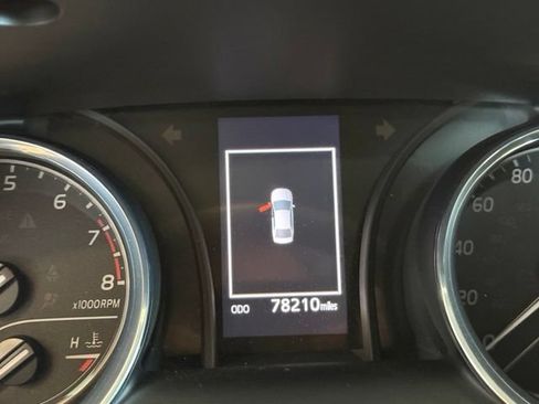 Used 2020 Toyota Camry LE w/ Convenience Package FWD image 12