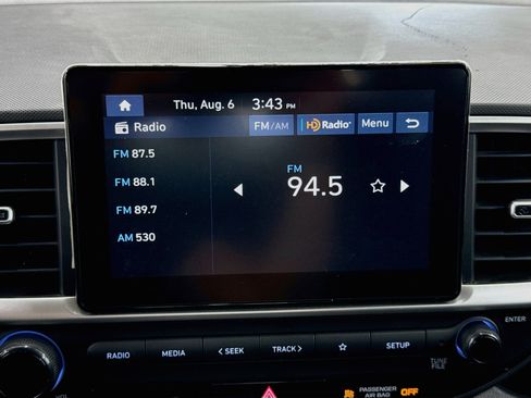 Used 2025 Hyundai Venue SEL FWD image 21