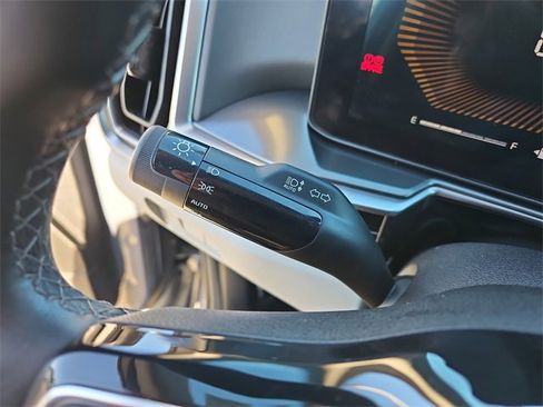 Certified 2025 Kia Sorento S image 24