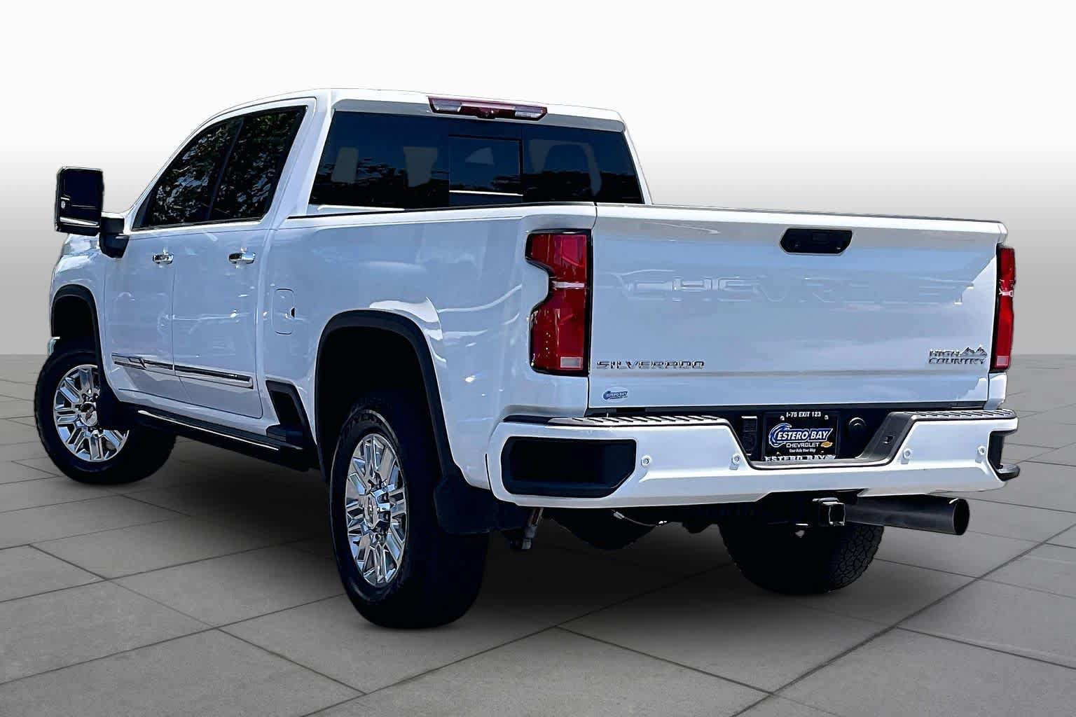 Used 2025 Chevrolet Silverado 2500 High Country w/ High Country Premium Package AWD/4WD image 12