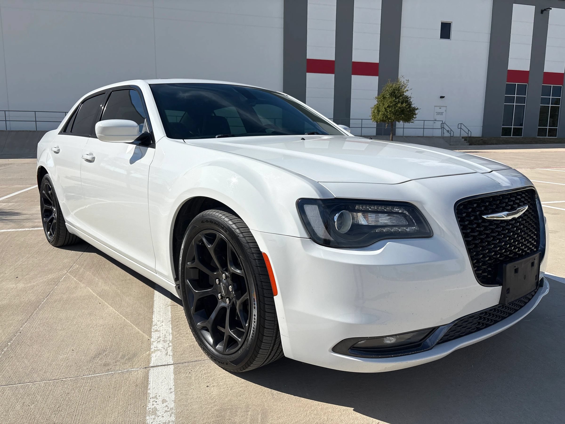 Used 2019 Chrysler 300 S RWD image 1