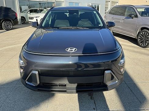 Used 2025 Hyundai Kona SEL image 12