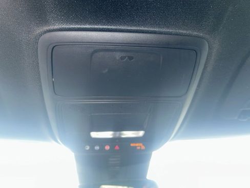 Used 2025 Chevrolet Traverse LT image 27