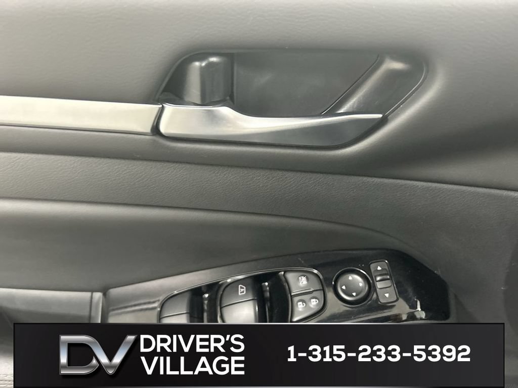 Used 2023 Nissan Altima 2.5 SV AWD/4WD image 11