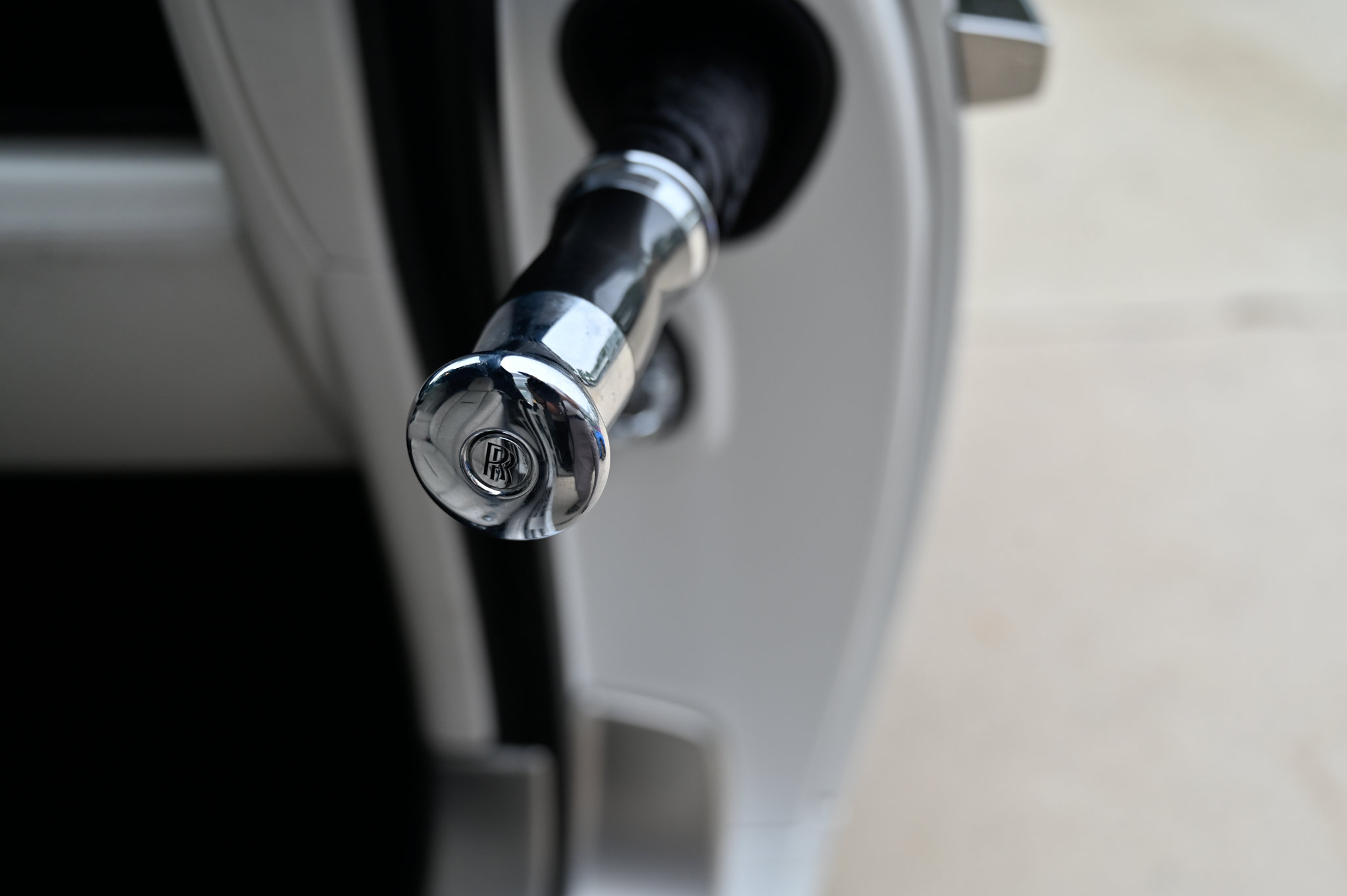 Used 2018 Rolls-Royce Dawn RWD image 51