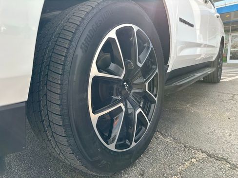 Used 2022 Chevrolet Suburban RST image 10