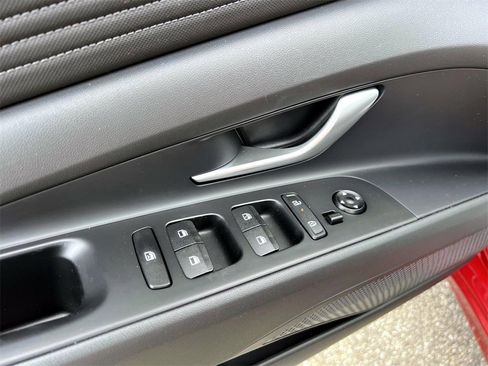 Certified 2025 Hyundai Elantra Limited image 16