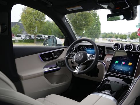 New 2026 Mercedes-Benz GLC 350e 4MATIC image 18