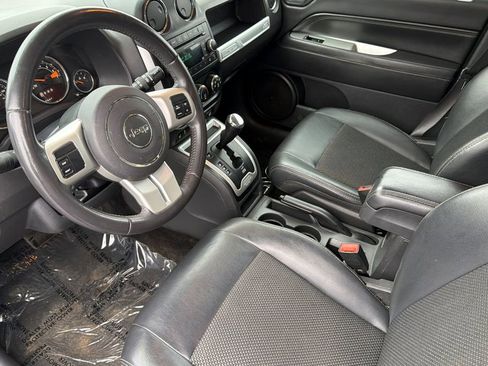 Used 2016 Jeep Compass Latitude image 9