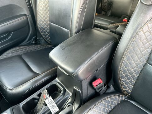 Used 2020 Jeep Wrangler Unlimited Sahara image 22