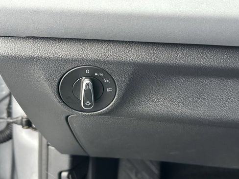 Certified 2025 Volkswagen Jetta SE image 20