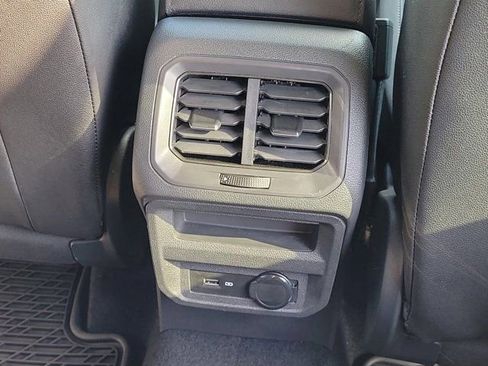 Used 2020 Volkswagen Tiguan SE image 6