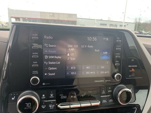 Used 2022 Toyota Highlander XLE image 17