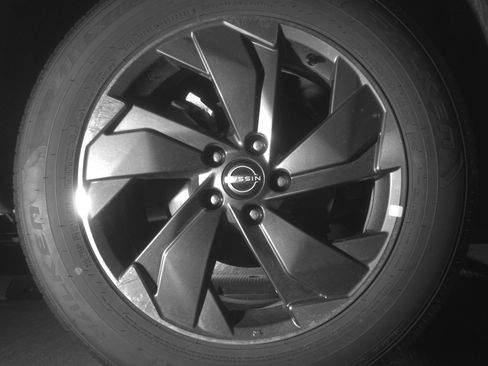 Used 2025 Nissan Rogue SV FWD image 15