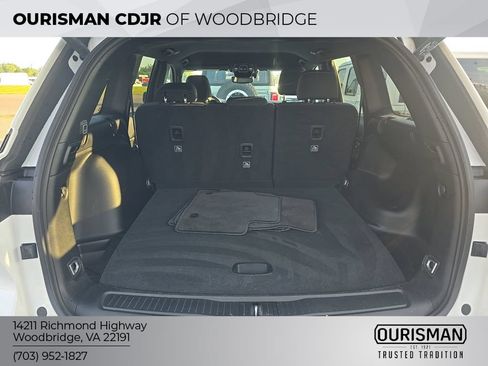Used 2024 Jeep Grand Cherokee Laredo w/ Luxury Tech Group I AWD/4WD image 7