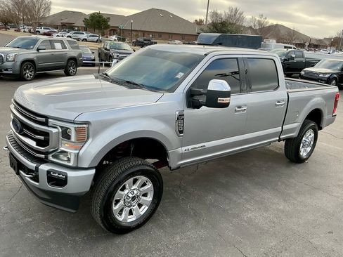 Used 2022 Ford F250 Platinum w/ FX4 Off-Road Package image 5