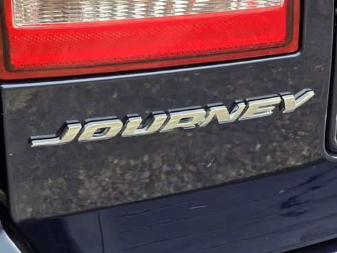 Used 2018 Dodge Journey SE FWD image 23