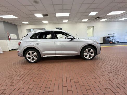 Used 2021 Audi Q5 Prestige w/ Prestige Package image 7