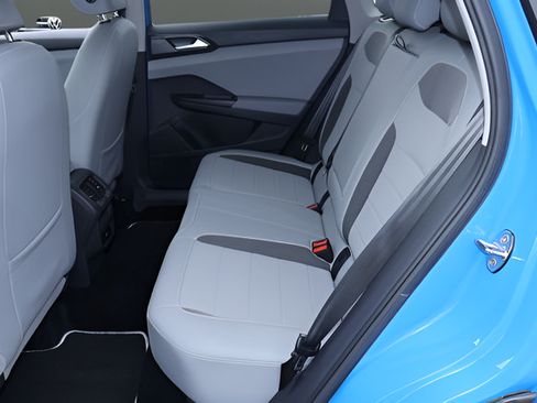 Certified 2023 Volkswagen Taos SE w/ Panoramic Sunroof Package AWD/4WD image 15
