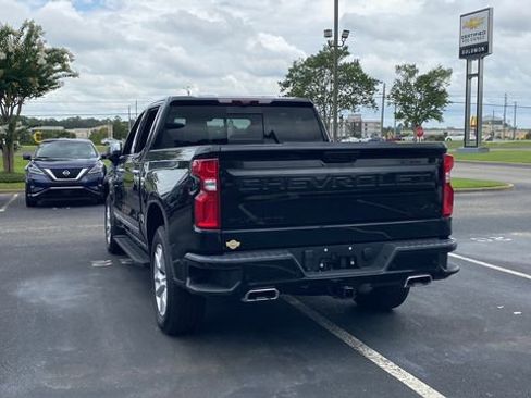 Used 2022 Chevrolet Silverado 1500 High Country w/ Technology Package image 5