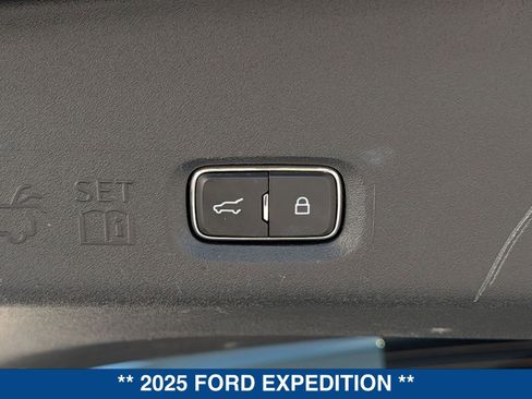 Used 2025 Ford Expedition Active image 14