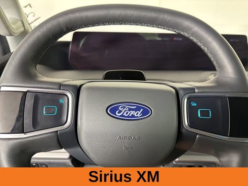 Used 2025 Ford Expedition Active AWD/4WD image 13