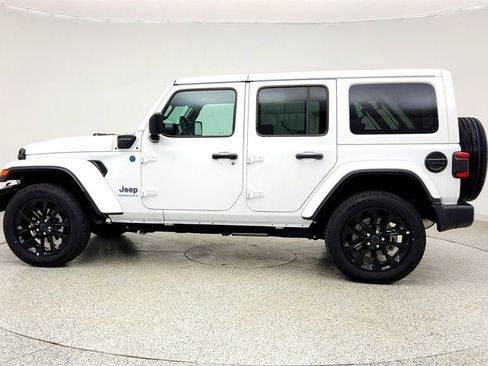 Used 2025 Jeep Wrangler Unlimited Sahara w/ Safety Group image 8