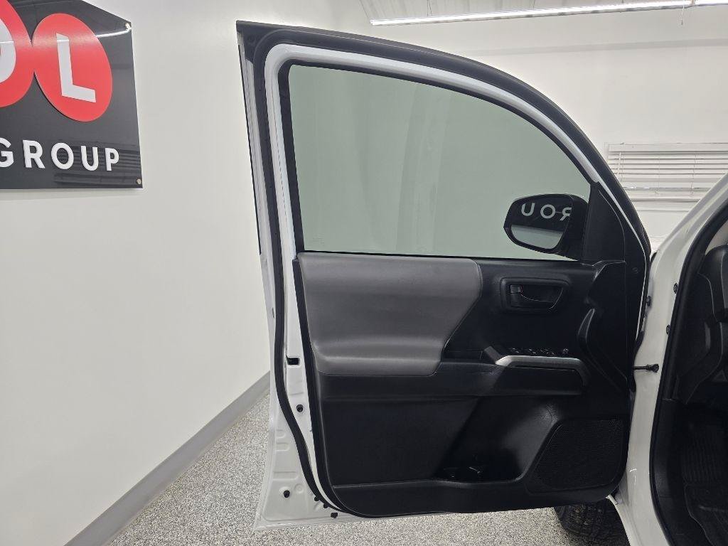 Used 2021 Toyota Tacoma SR5 AWD/4WD image 26