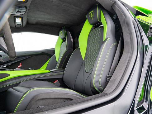 Used 2024 Lamborghini Revuelto image 14