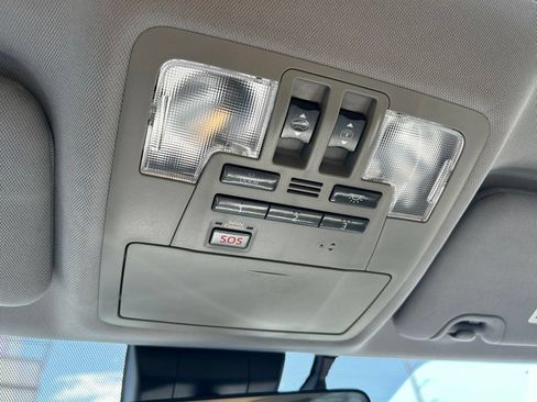 Used 2018 Toyota Highlander Limited Platinum FWD image 41