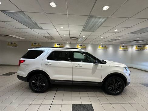 Used 2019 Ford Explorer XLT w/ Equipment Group 202A image 3