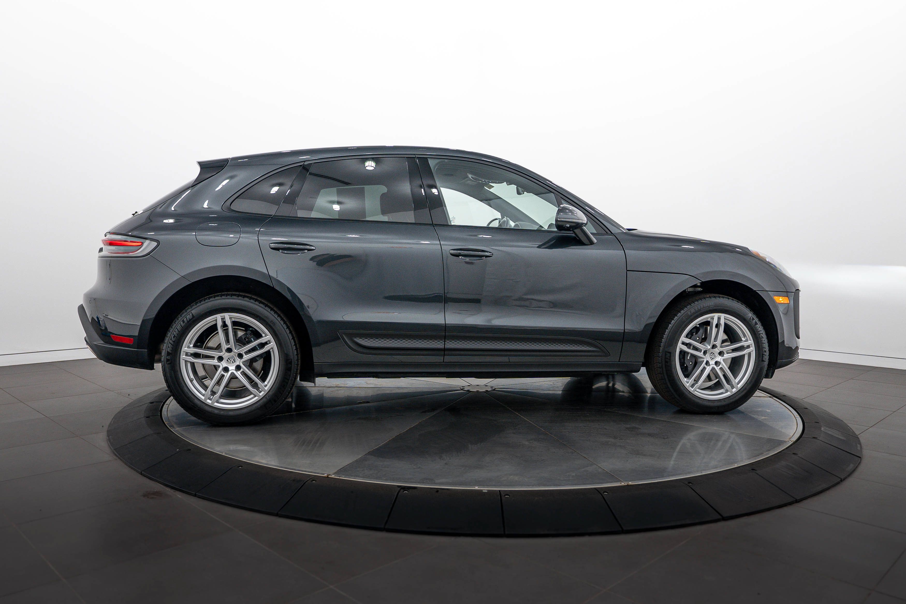Certified 2026 Porsche Macan AWD/4WD image 8