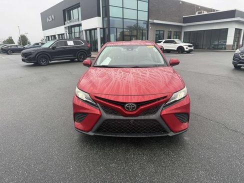 Used 2019 Toyota Camry SE FWD image 2