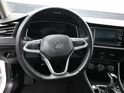 Used 2024 Volkswagen Jetta SE FWD image 15