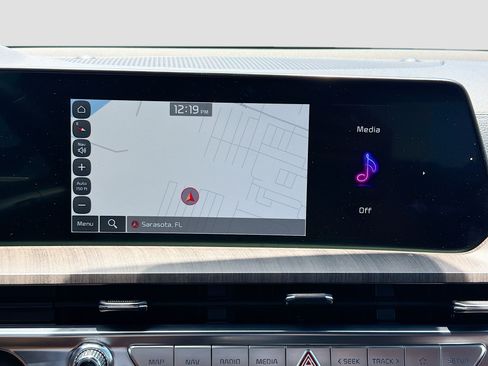 Used 2025 Kia Telluride SX w/ SX Captain's Chair Package FWD image 34