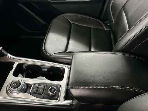 Used 2022 Ford Explorer XLT w/ Equipment Group 202A image 19