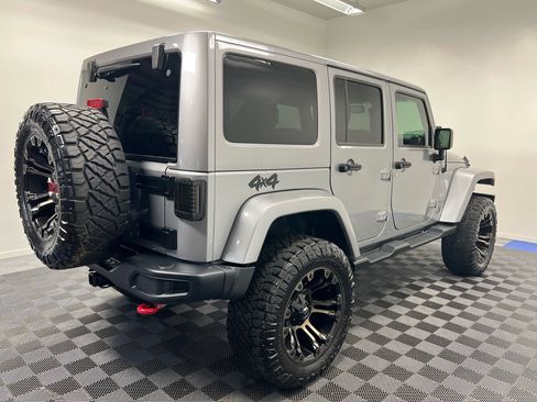 Used 2017 Jeep Wrangler Unlimited Sahara w/ Connectivity Group image 12