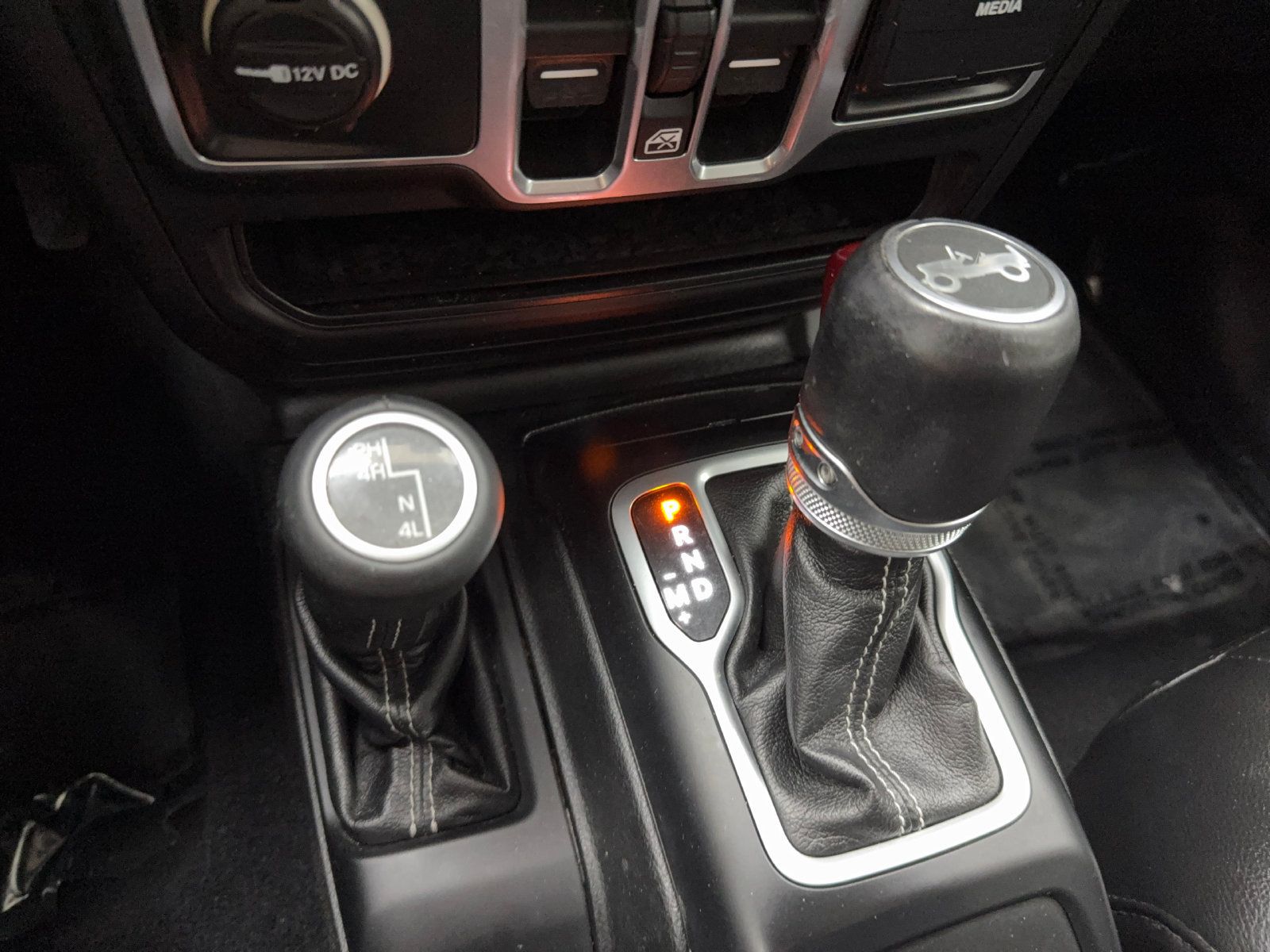 Used 2018 Jeep Wrangler Unlimited Sahara AWD/4WD image 27