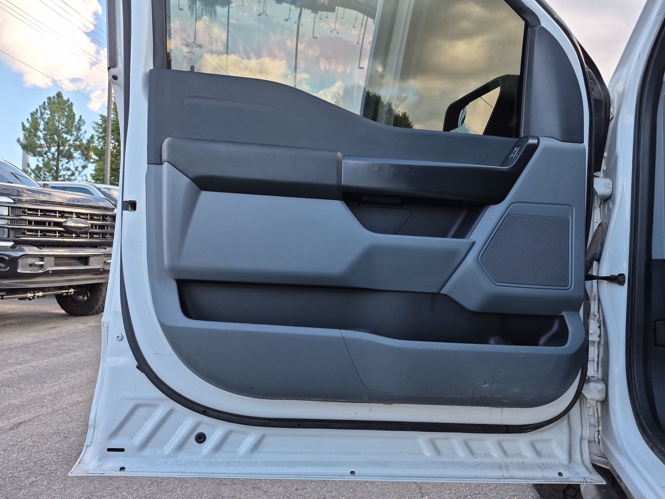 Used 2022 Ford F150 XL w/ Equipment Group 101A High RWD image 14