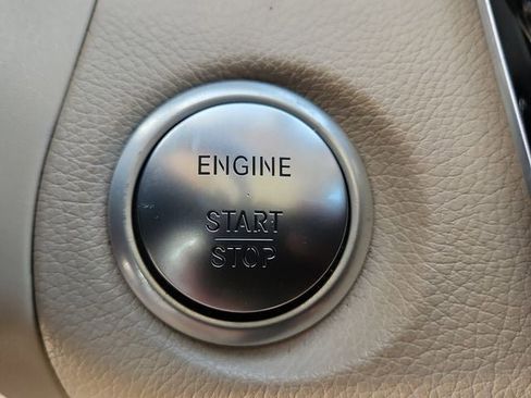 Used 2019 Mercedes-Benz GLC 300 w/ Premium Package image 27