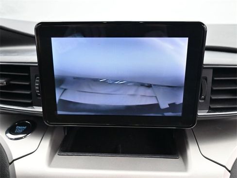 Used 2022 Ford Explorer XLT w/ Equipment Group 202A image 18