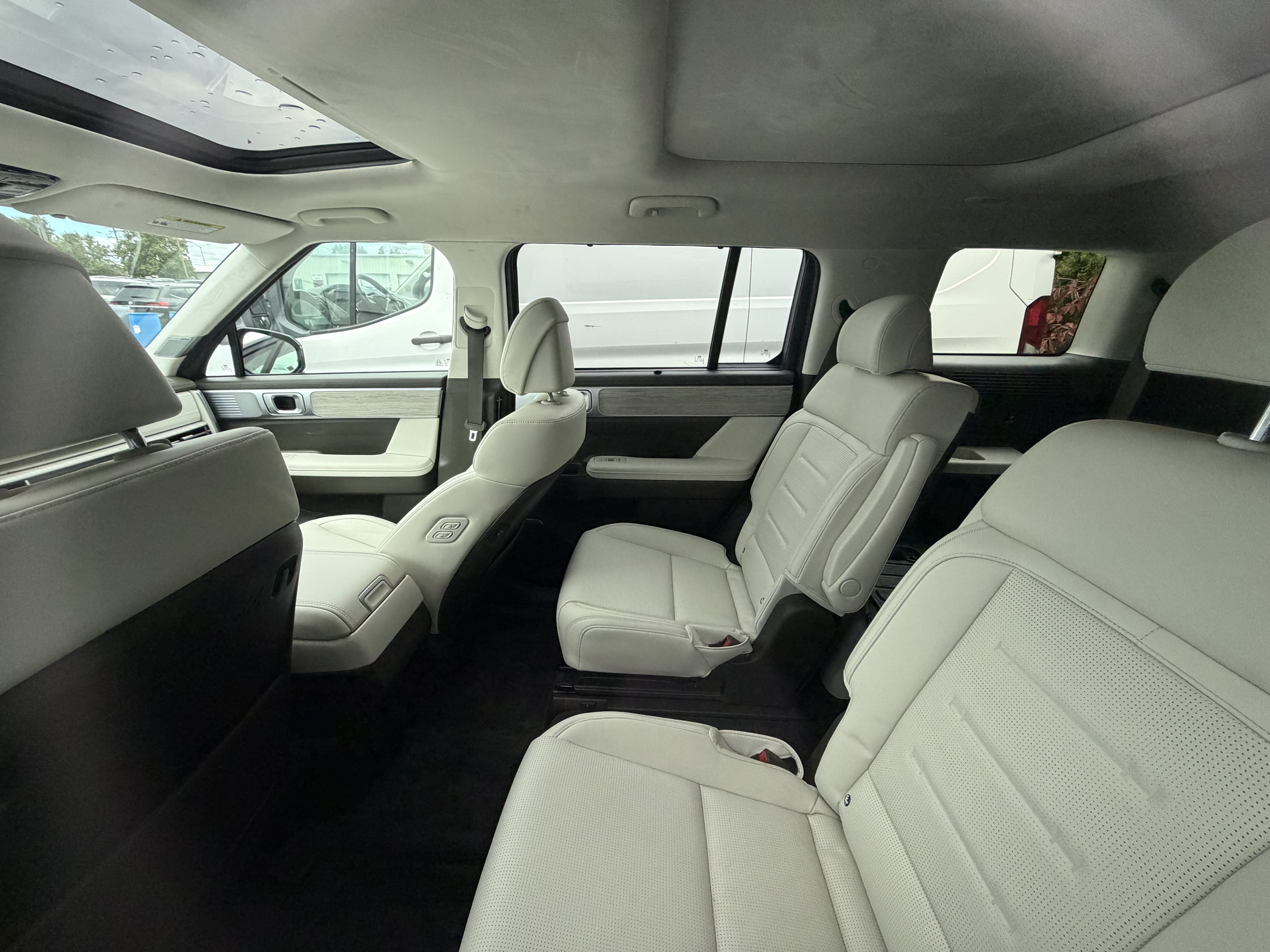 Used 2025 Hyundai Santa Fe Calligraphy AWD/4WD image 6